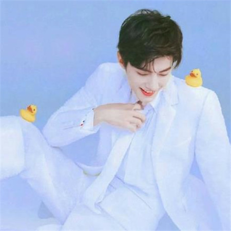 帅气男神肖战系列微信图片合集下载