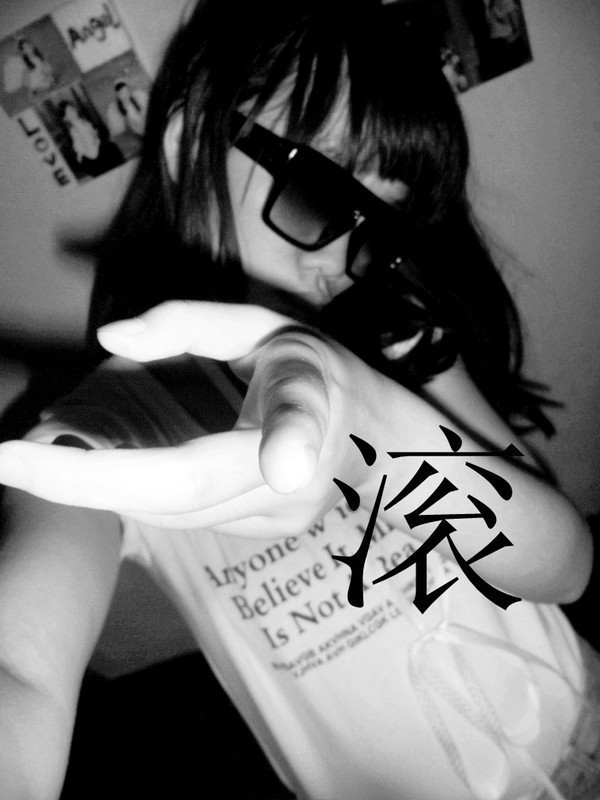 狂拽酷炫非主流的微信复古女生带字图片下载