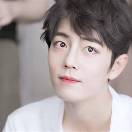 帅气男神肖战系列微信图片合集下载