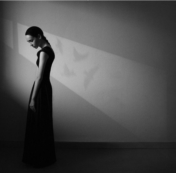 黑白控系列微信朋友圈个性伤感配图下载