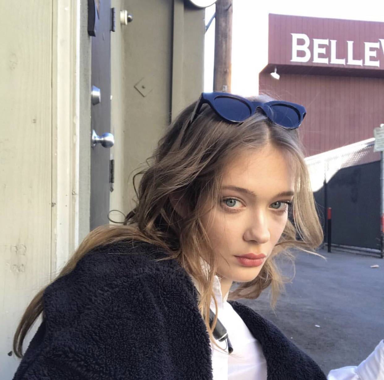 微信清新气质阳光长发女头