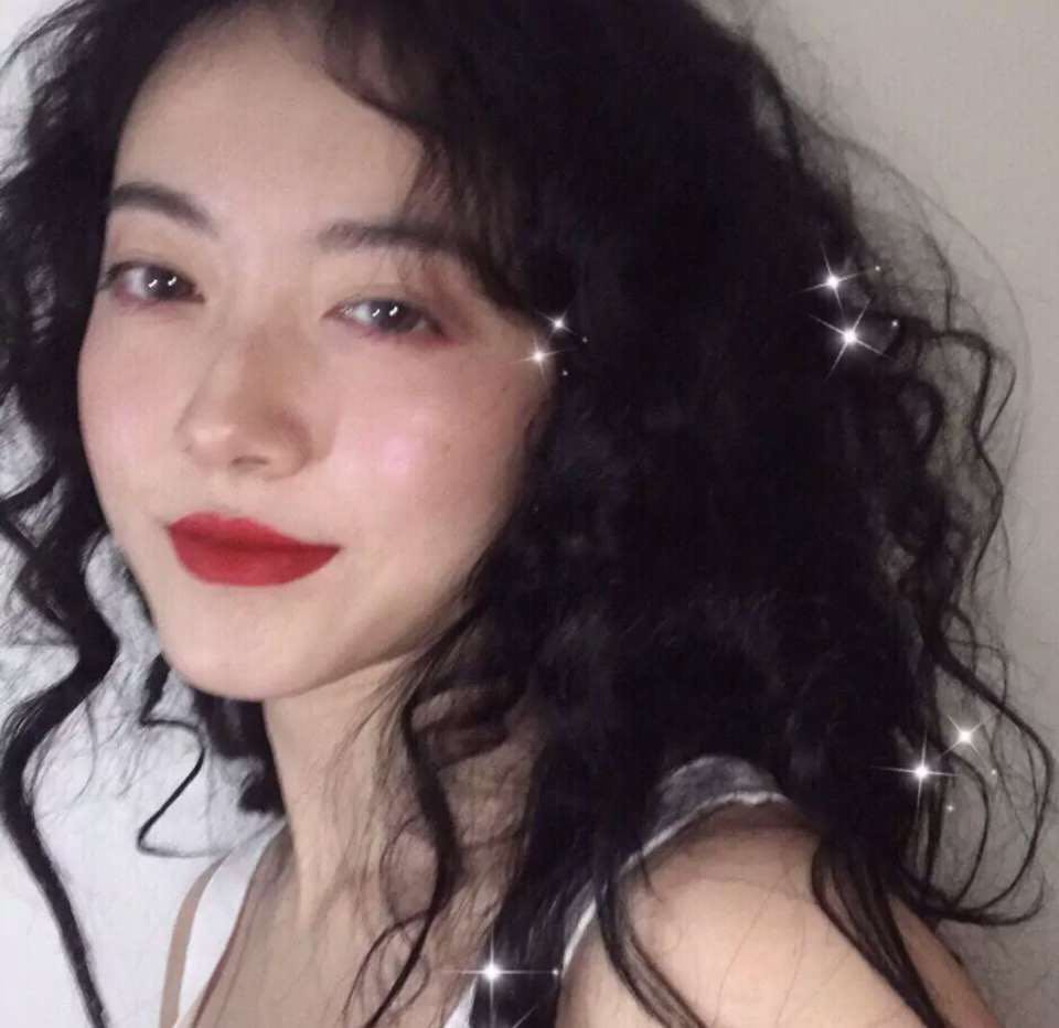 微信清新气质阳光长发女头