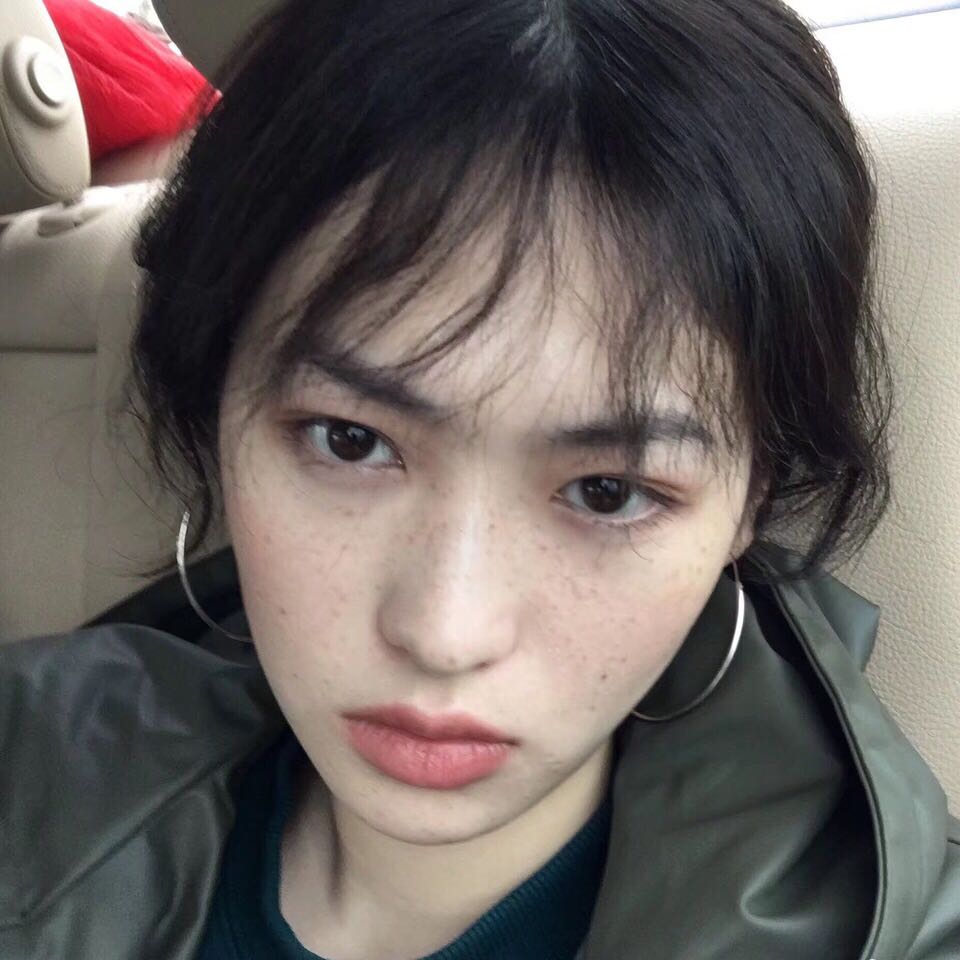 微信清新气质阳光长发女头