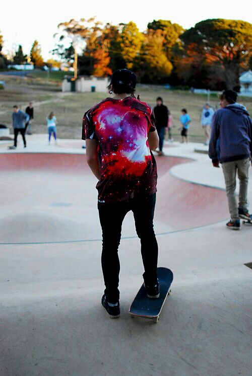 伤感抑郁主题的微信欧美风男生图片下载