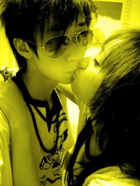 浪漫情侣激情热吻系列微信朋友圈配图下载