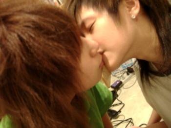 浪漫情侣激情热吻系列微信朋友圈配图下载