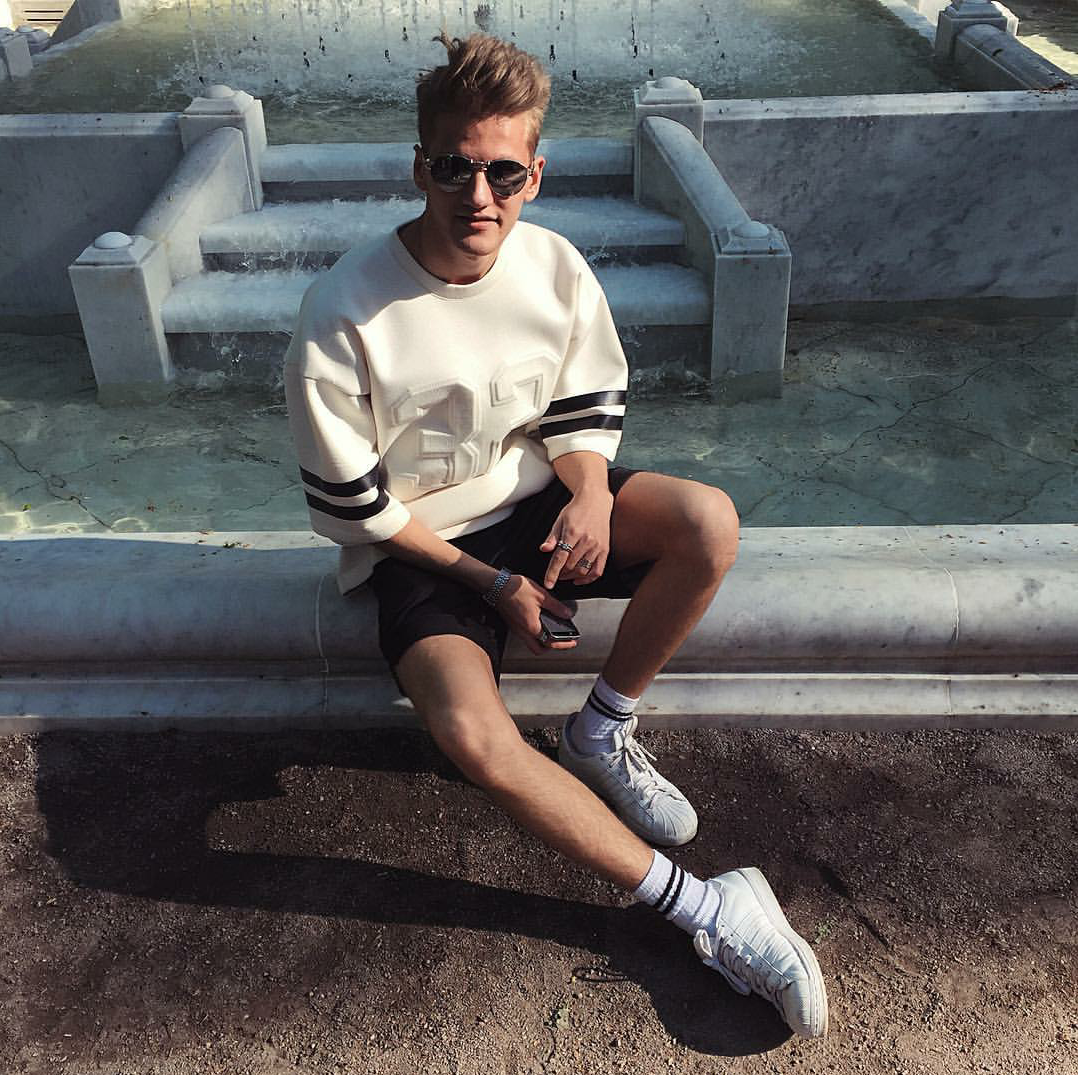 微信黑白帅气欧美男头