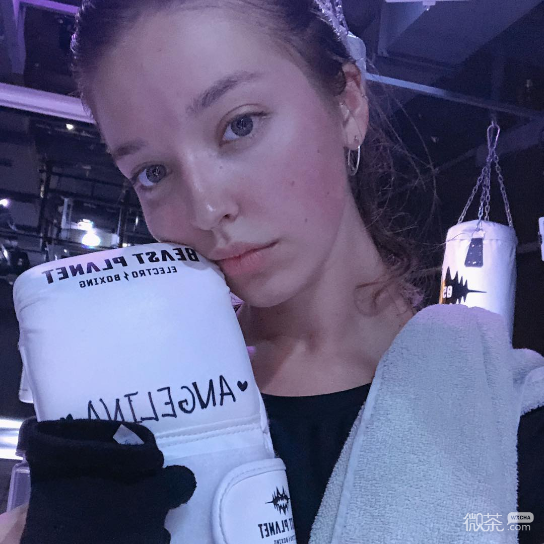微信清新冷酷阳光长发女头