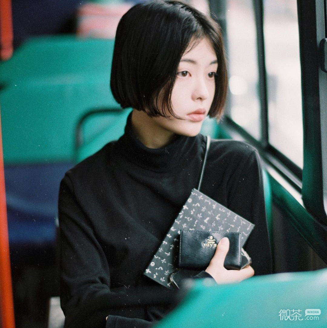微信清新冷酷阳光长发女头
