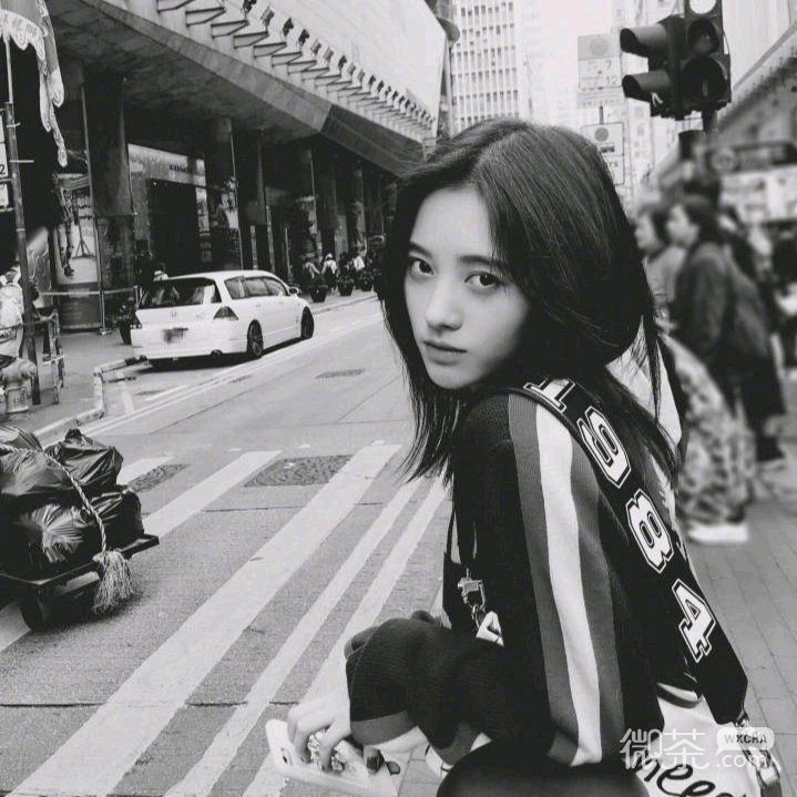 微信阳光霸气长发女头