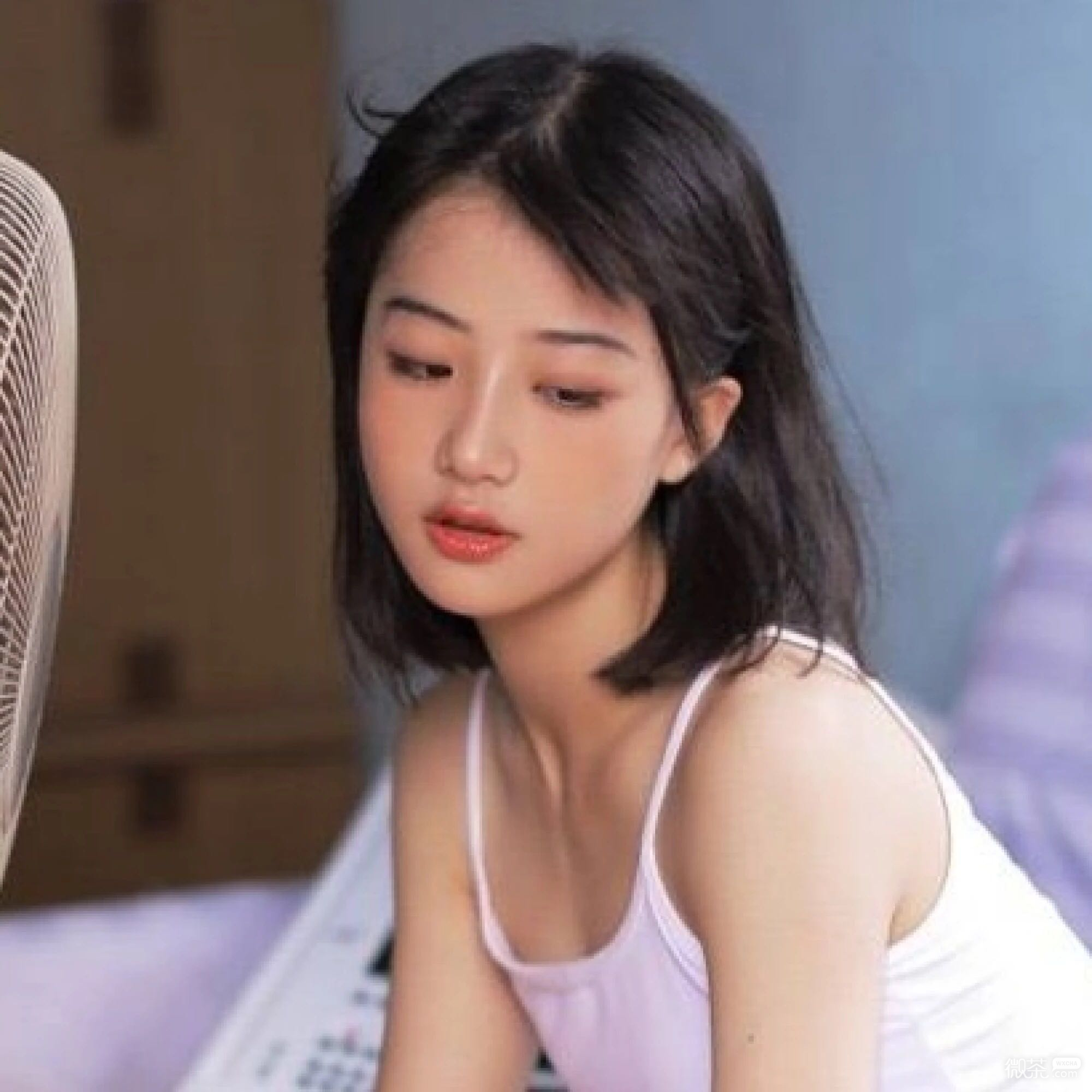 微信简洁文艺长发女头