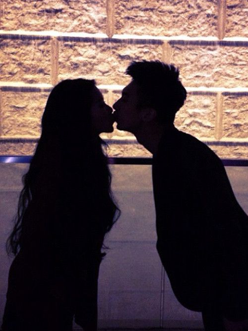 热恋的00后情侣系列微信图片下载