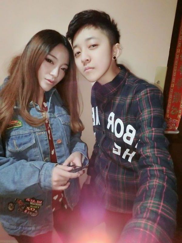 热恋的00后情侣系列微信图片下载