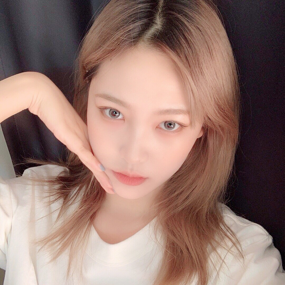 微信傲娇简洁漂亮女头