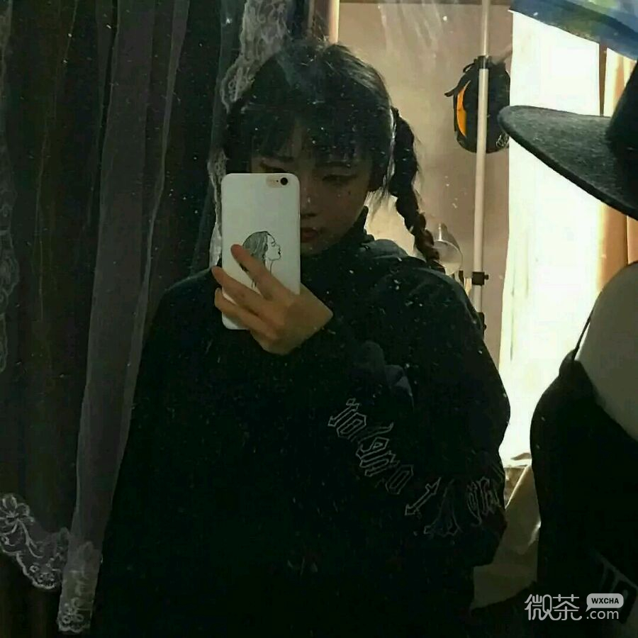 纯洁干练长发女头