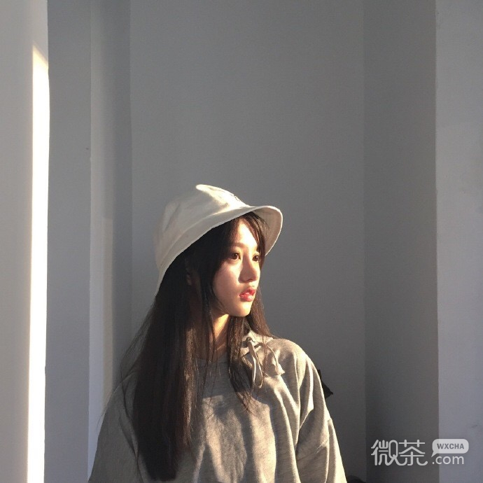 纯洁干练长发女头