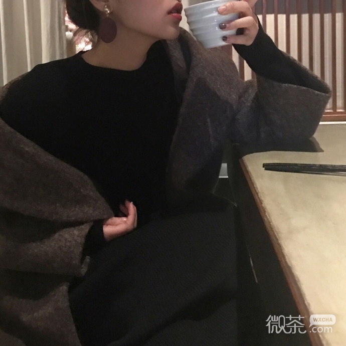 纯洁干练长发女头