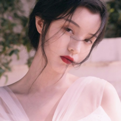 唯美伤感风格的微信意境女生头像下载