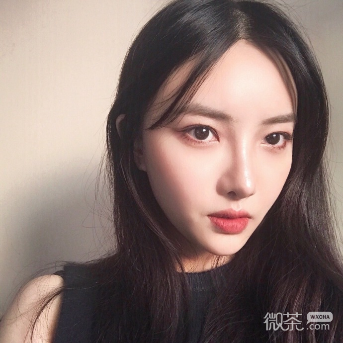 纯洁干练长发女头