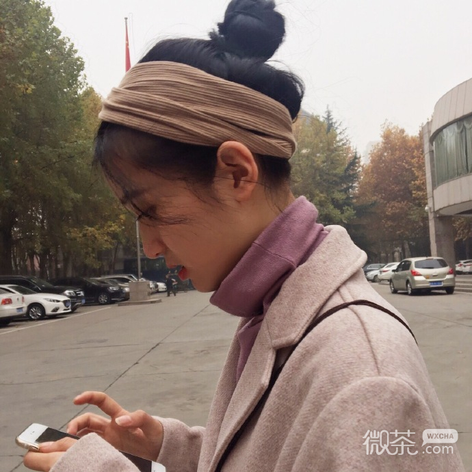 纯洁干练长发女头