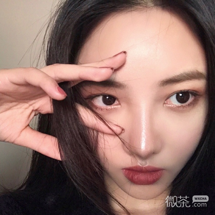 纯洁干练长发女头