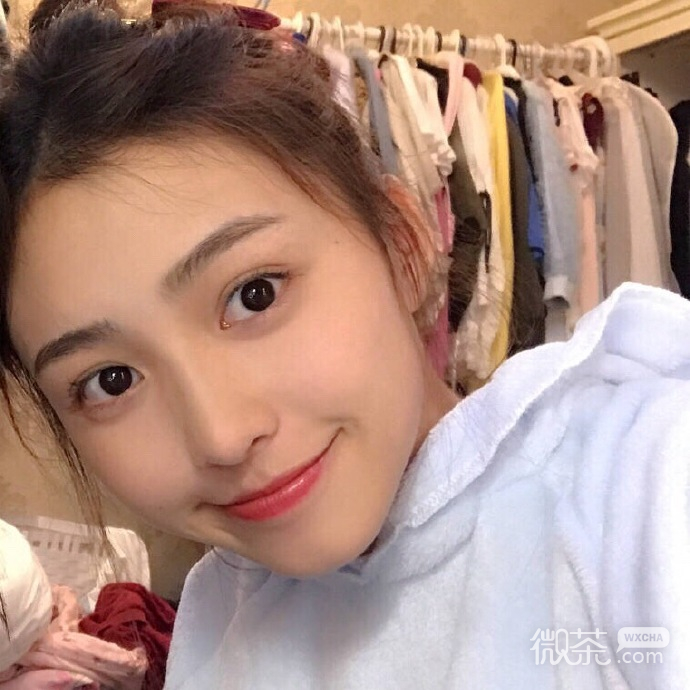 纯洁干练长发女头