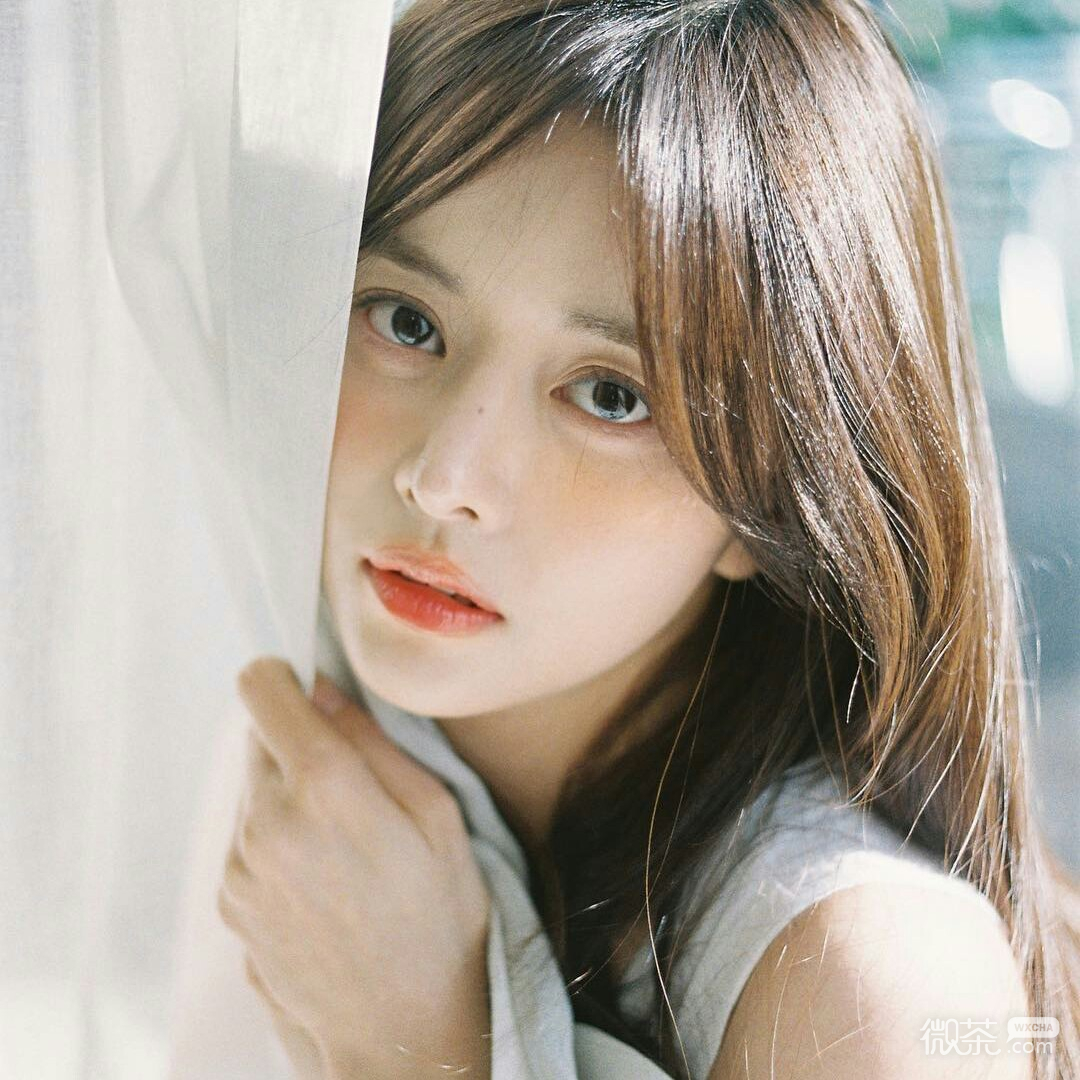 纯洁干练长发女头