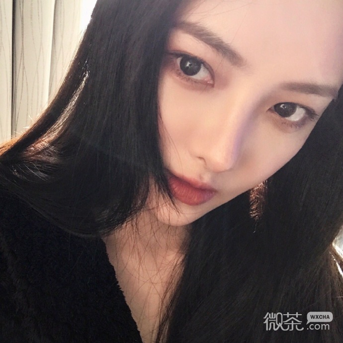纯洁干练长发女头