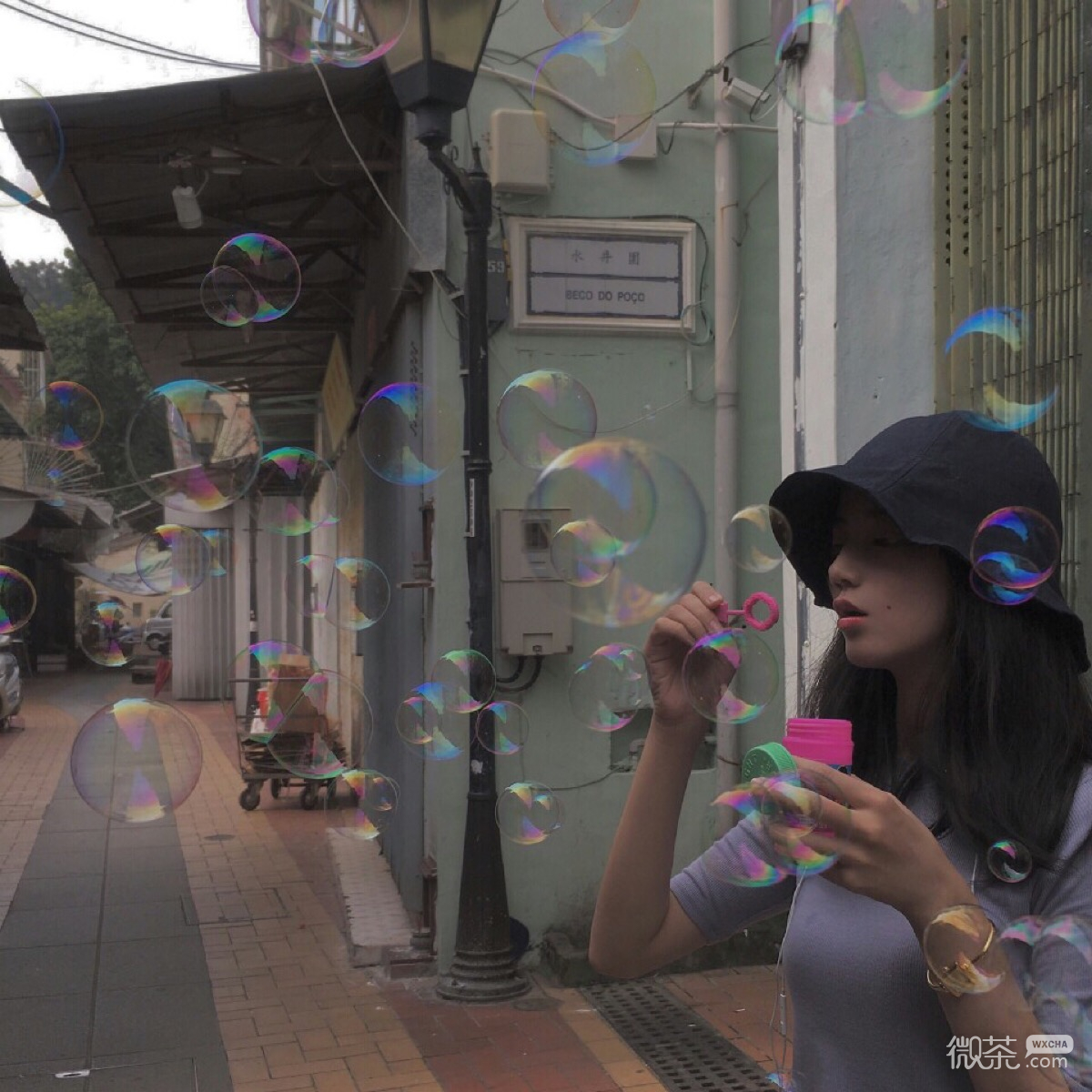 纯洁干练长发女头