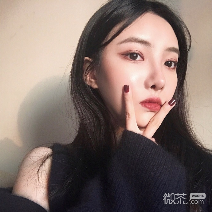 纯洁干练长发女头