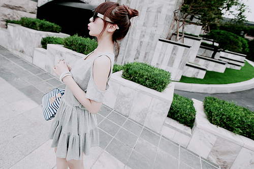 悠闲心情的微信复古非主流女图下载