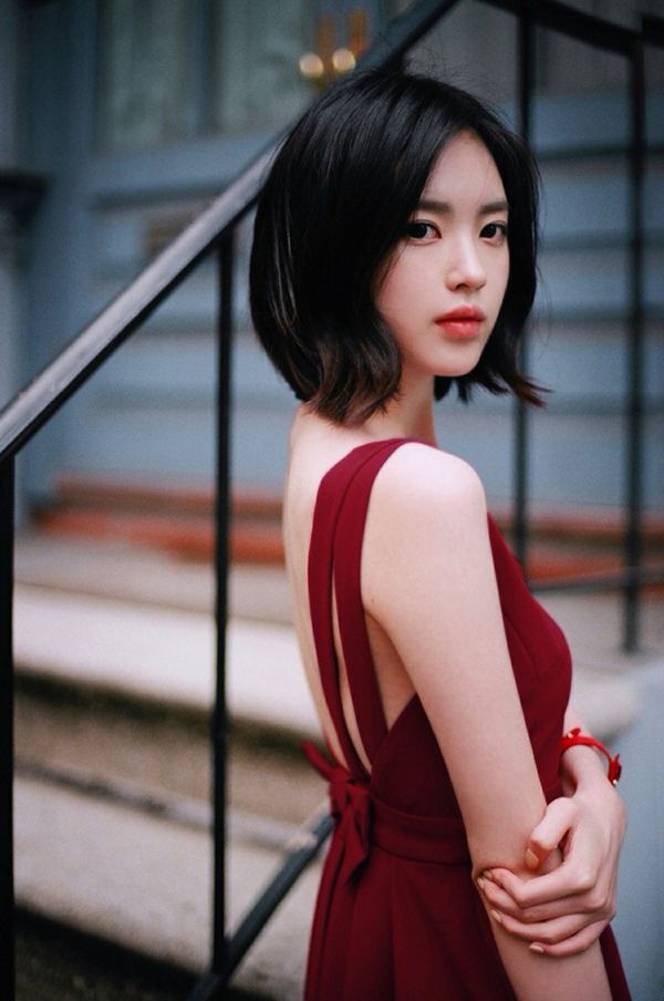 唯美伤感风格的微信女生图片下载