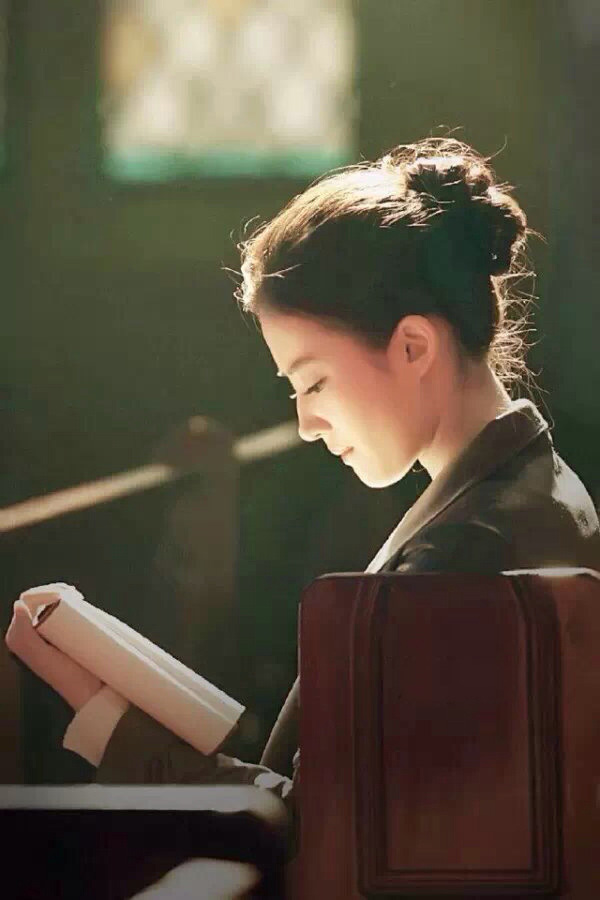 唯美伤感风格的微信女生图片下载