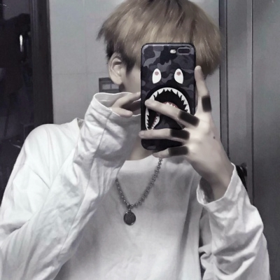 个性帅气的微信玩网男生图片下载