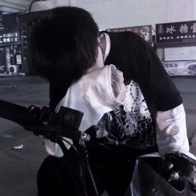 个性帅气的微信玩网男生图片下载