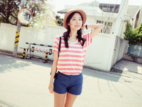 青春靓丽的微信唯美女生图片下载