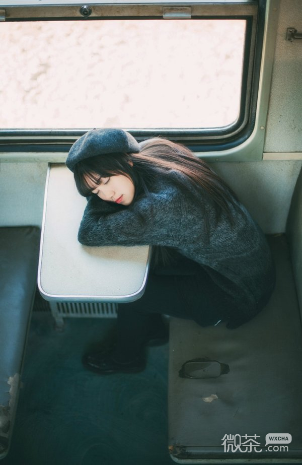 伤感落寞风格的微信女生图片下载