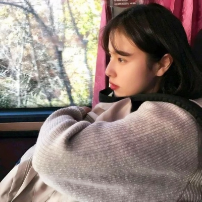 唯美好看的微信短发女生头像下载