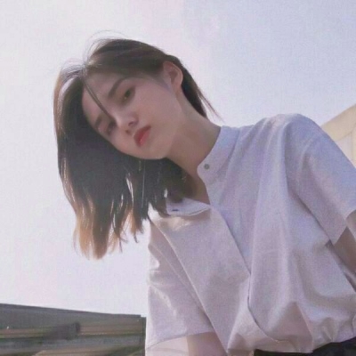 唯美好看的微信短发女生头像下载