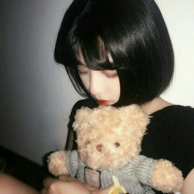 唯美好看的微信短发女生头像下载