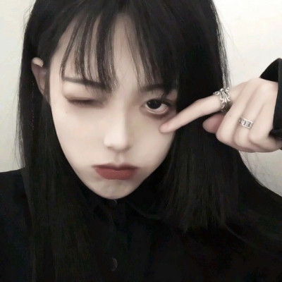 唯美好看的微信短发女生头像下载