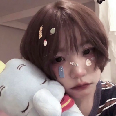 唯美好看的微信短发女生头像下载