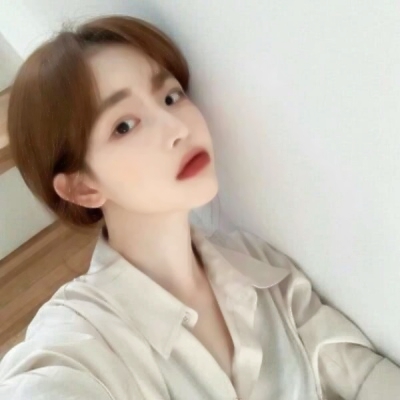 唯美好看的微信短发女生头像下载
