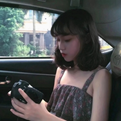 唯美好看的微信短发女生头像下载