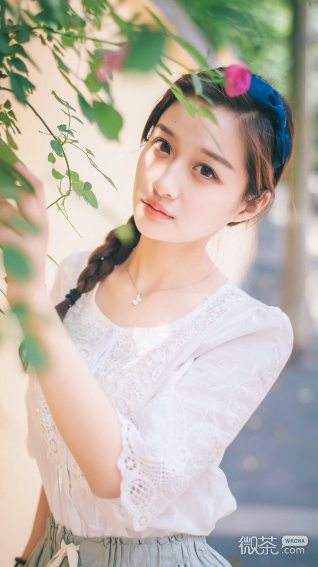 纯净绿色的微信唯美小清新女生图片下载