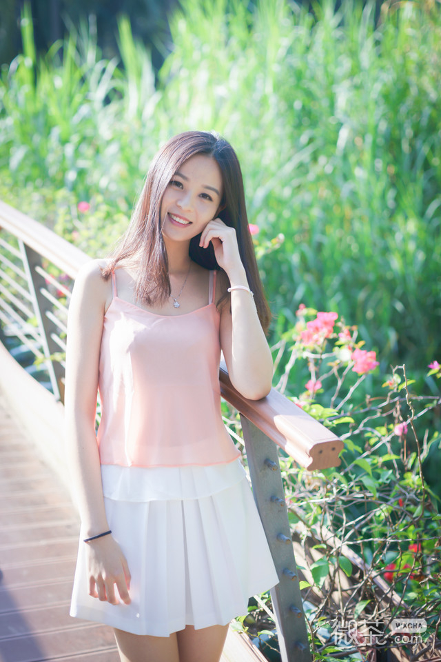 纯净绿色的微信唯美小清新女生图片下载