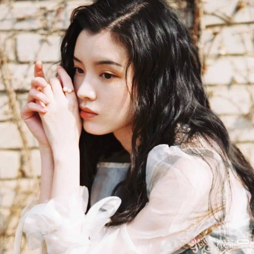 简洁文艺性感清新女头