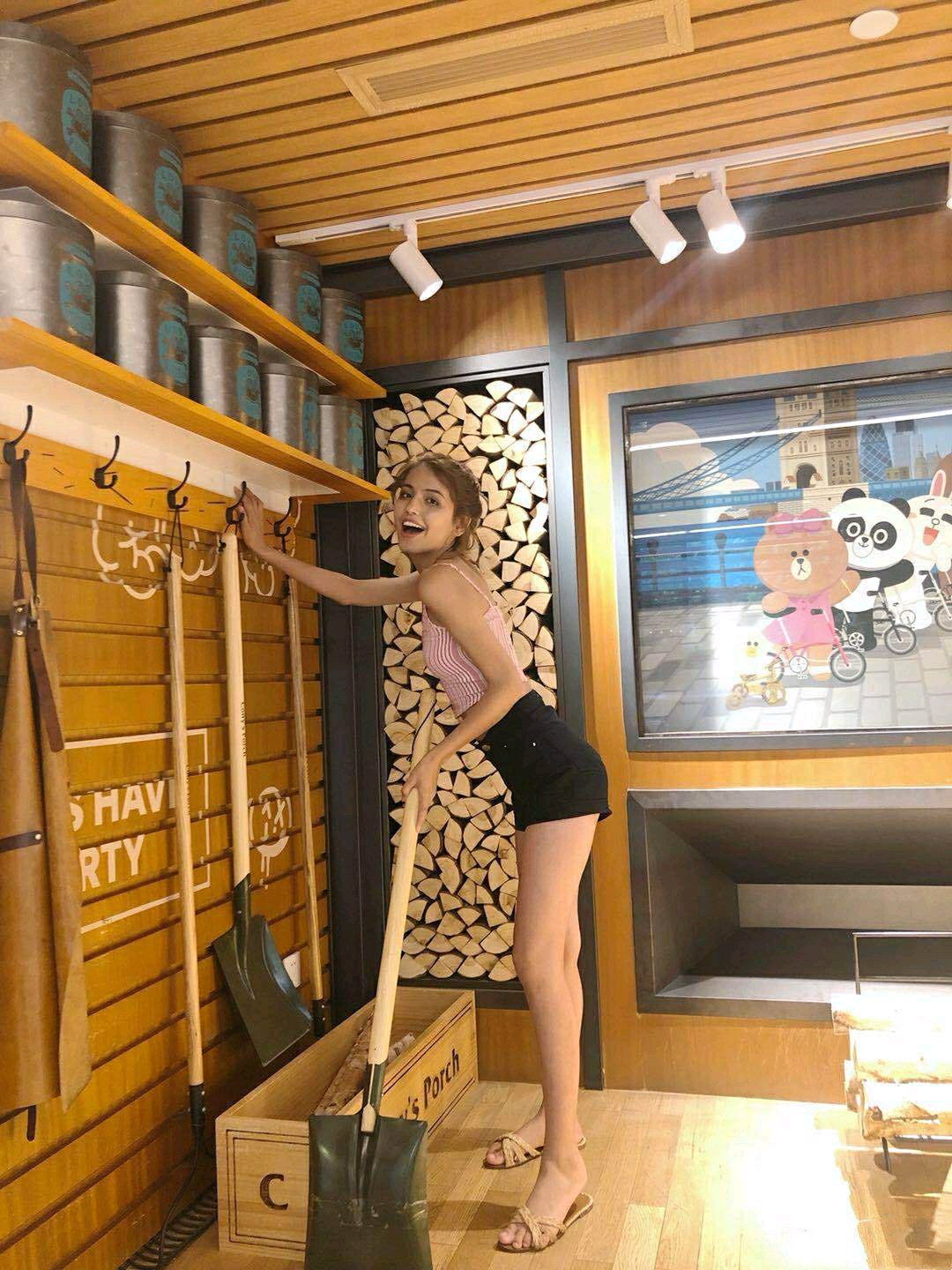 微信冷酷长发御姐女头