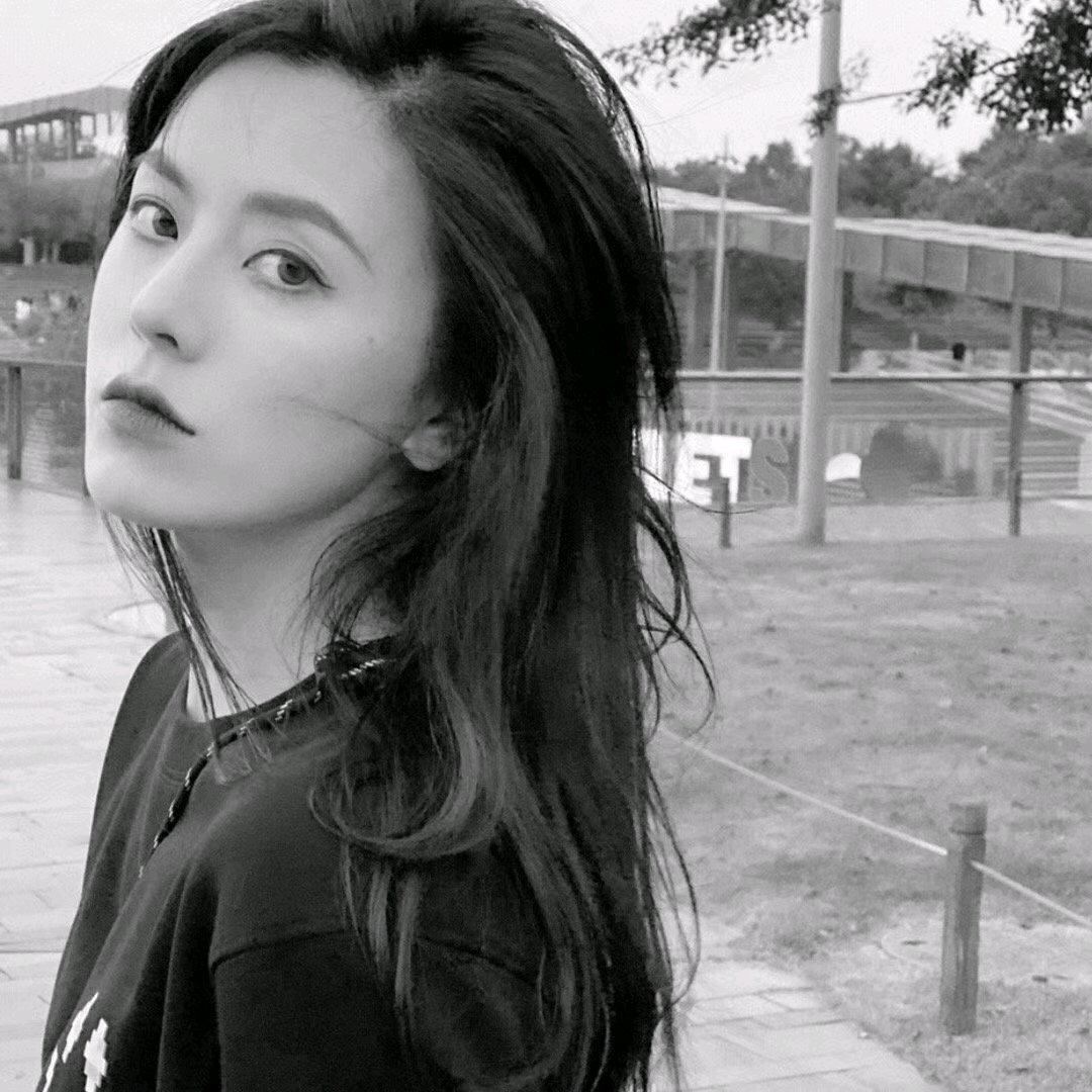 微信冷酷长发御姐女头