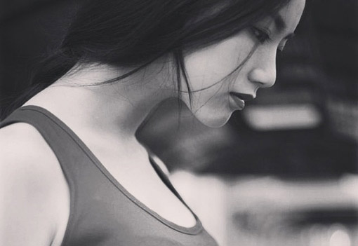 孤独伤感的微信个性女生图片下载